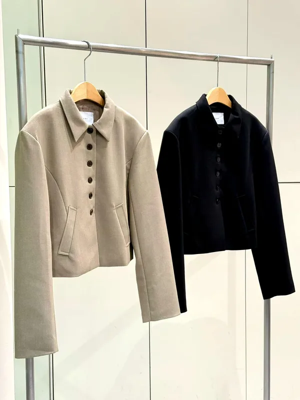 Stylish Minimalist Women's Jacket, Elegant Cut for Spring and Autumn