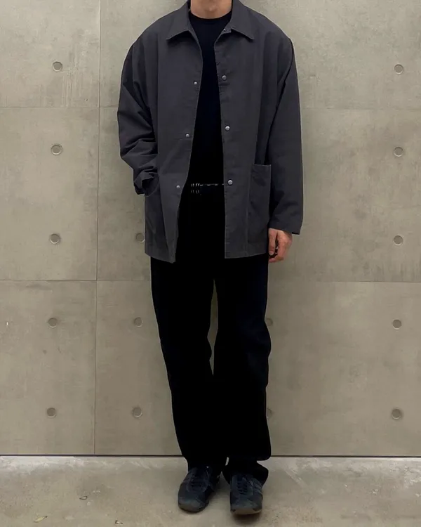 Stylish and Minimalist Men's Top for a Comfortable Casual Look