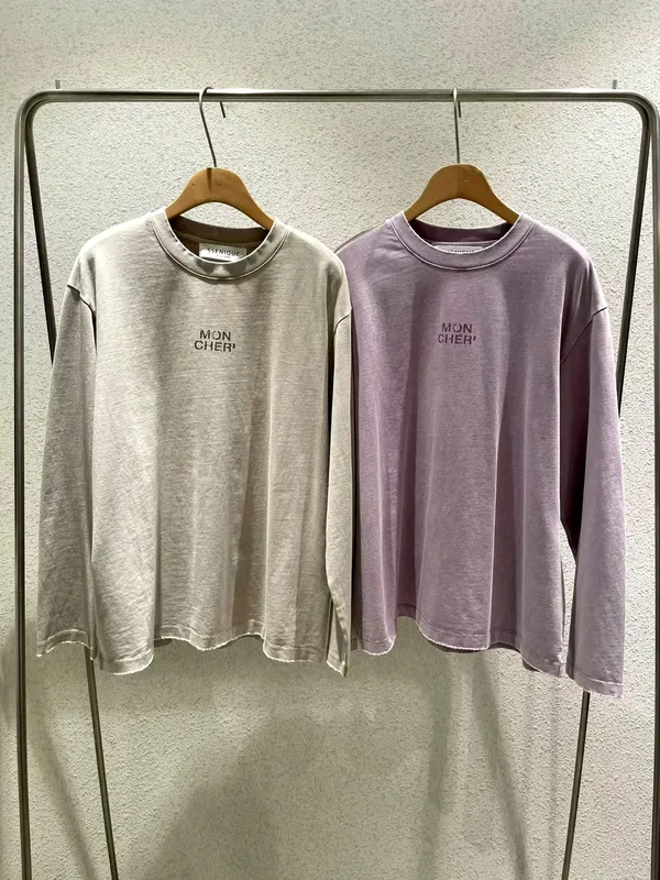 Stylish and Minimalist Long Sleeve T-Shirt, Comfortable and Versatile