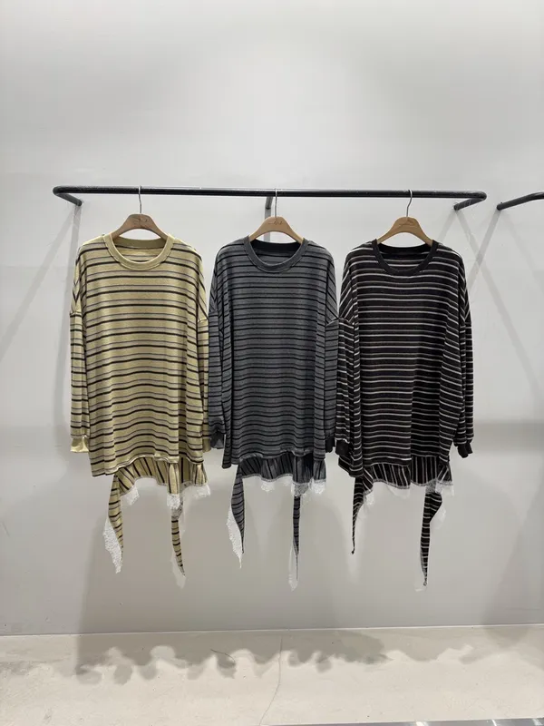 Fashionable Striped Loose Top for a Comfortable Casual Look