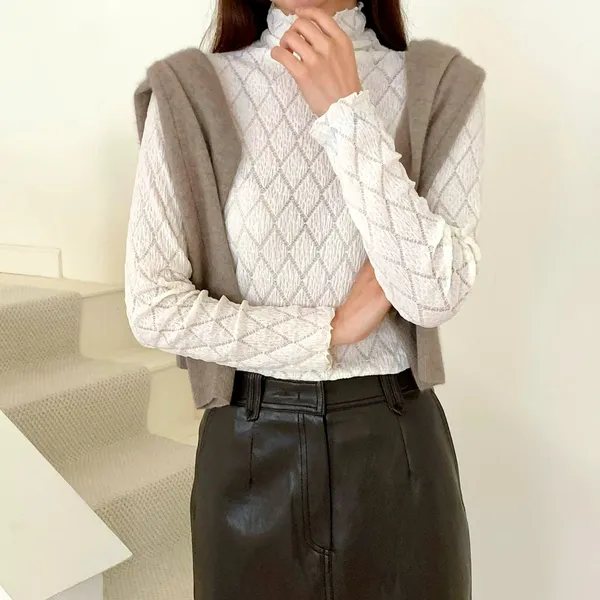 Elegant Lace-Panel Women's T-Shirt, Fashionable and Versatile