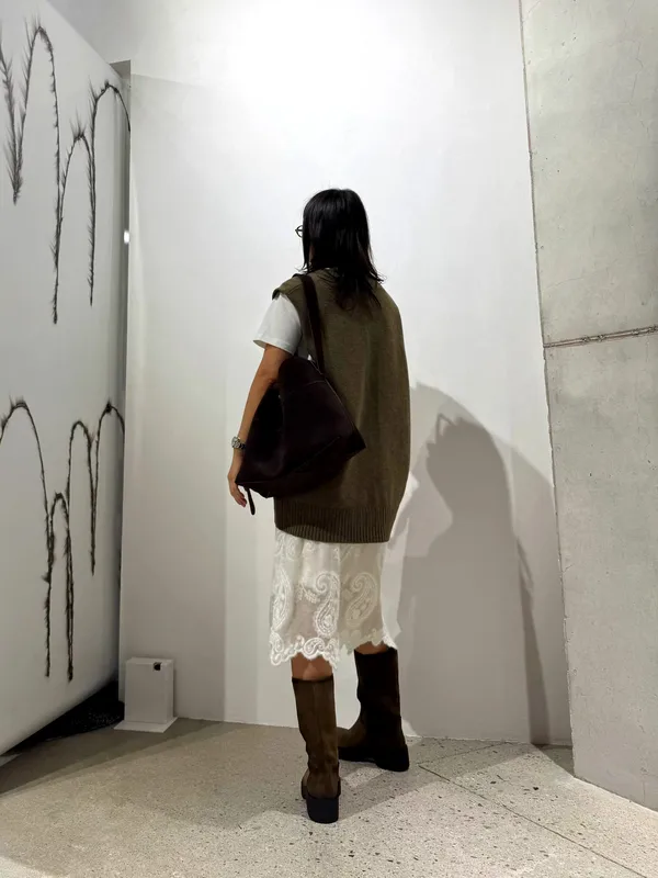 Classic Minimalist Sleeveless Knit Top - Comfortable and Versatile
