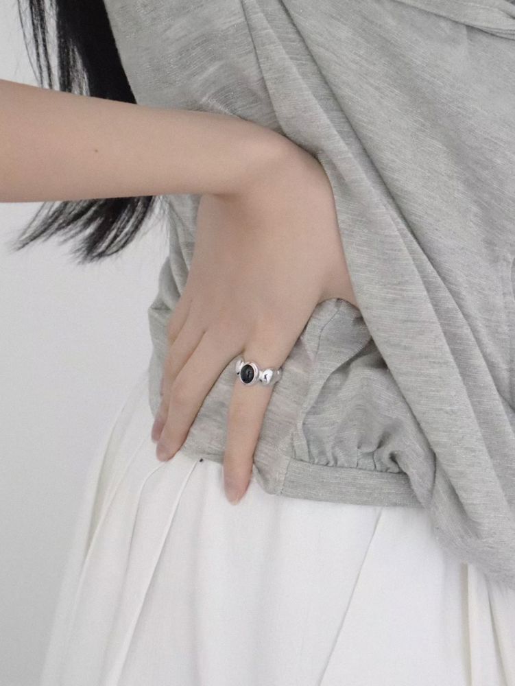 Stylish Minimalist Black Gemstone Ring