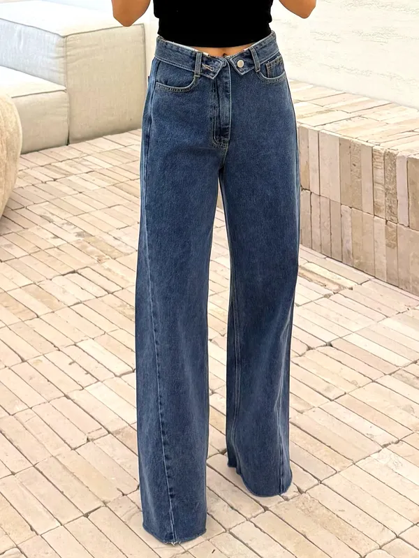 Stylish Loose-Fit Jeans, Comfortable and Versatile for Perfectly Showcasing Your Figure
