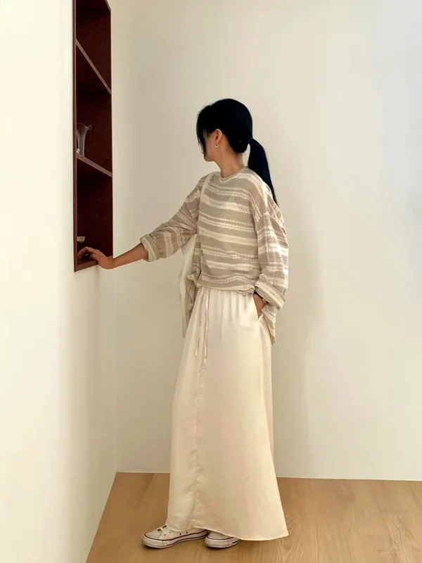 簡約風格女裝半身裙，優雅舒適