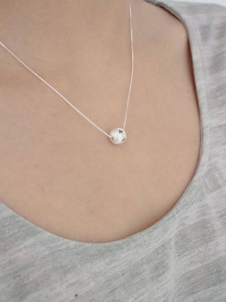 Minimalist Silver Circle Pendant Necklace