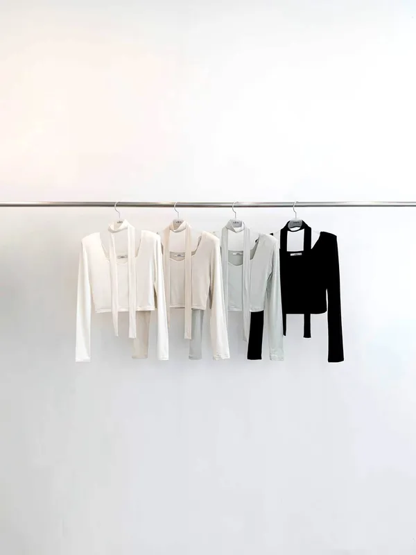Stylish and Minimalist Women's Top, Comfortable and Versatile for Everyday Wear