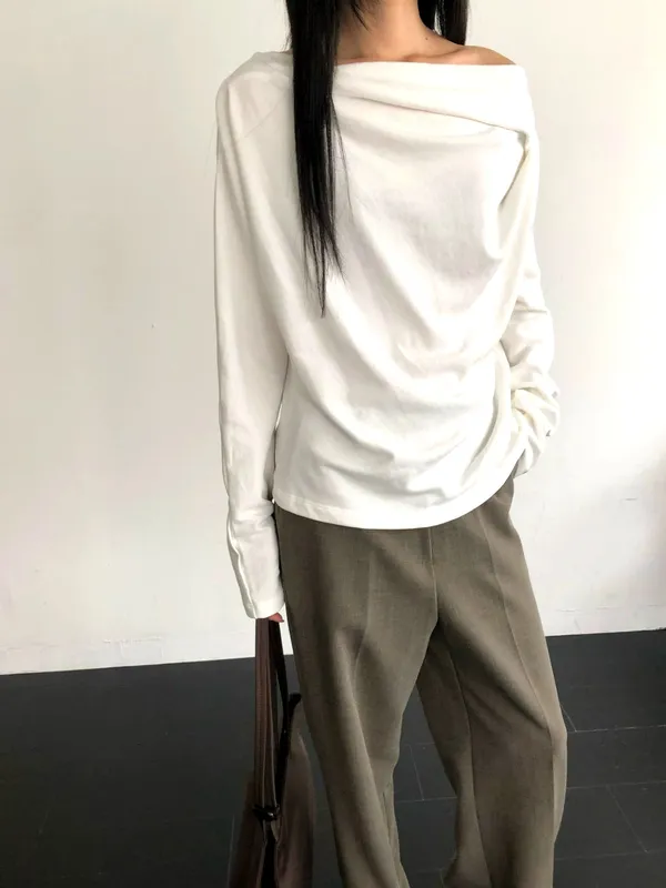 Minimalist Women's Top, Comfortable and Breathable Cotton Material
