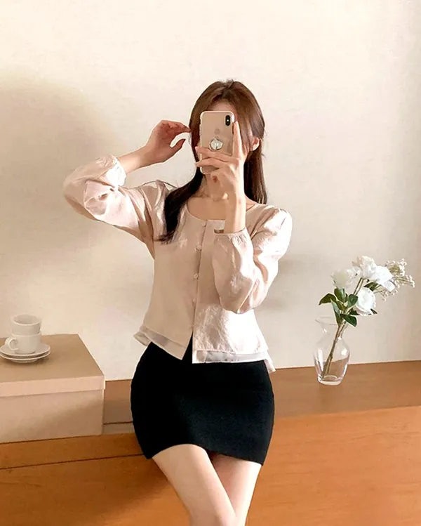 Elegant Women's Top, Lightweight and Breathable, Perfect Match