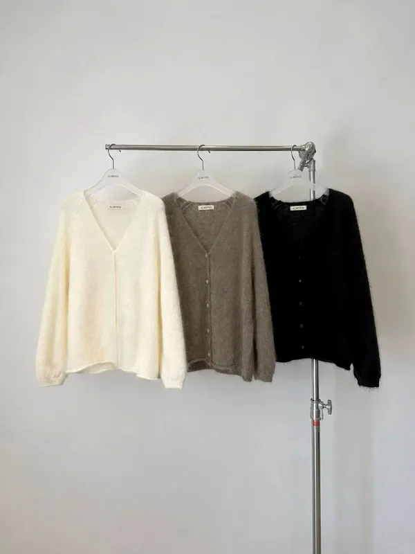 Soft and Comfortable Women's Cardigan, Perfect for Spring and Autumn