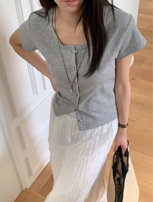 Stylish Gray Short Sleeve T-Shirt - Versatile and Chic