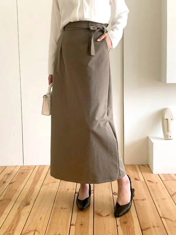 Elegant High-Waisted Skirt to Showcase Your Charming Curves