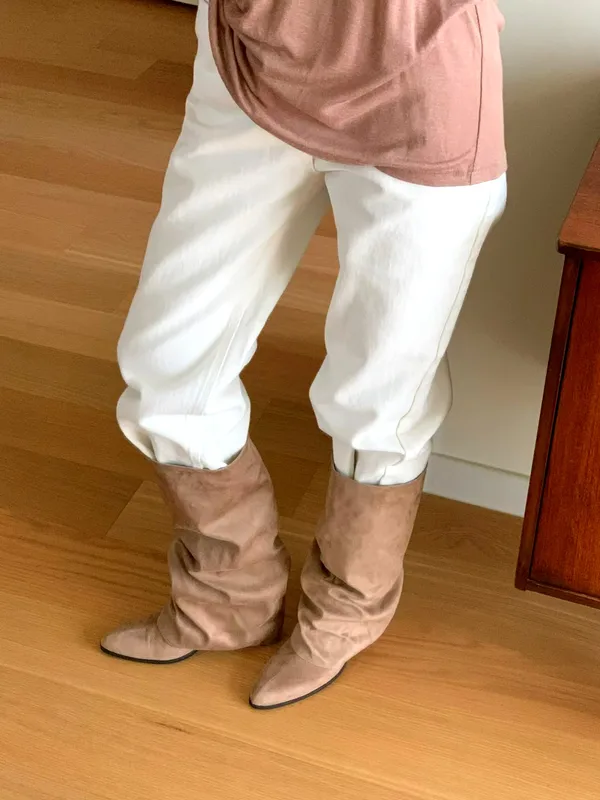 Stylish Women's Long Boots - Elegant Comfort for Perfect Outfits