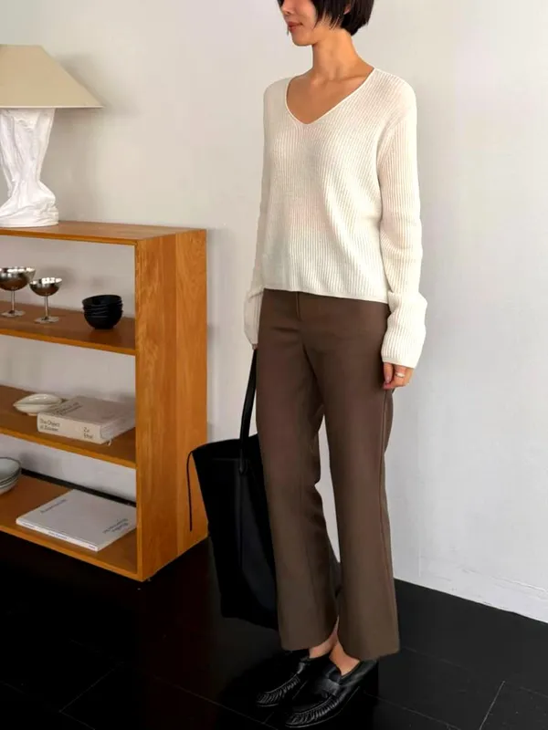 Elegant and Versatile V-Neck Knit Top for Comfort and Style