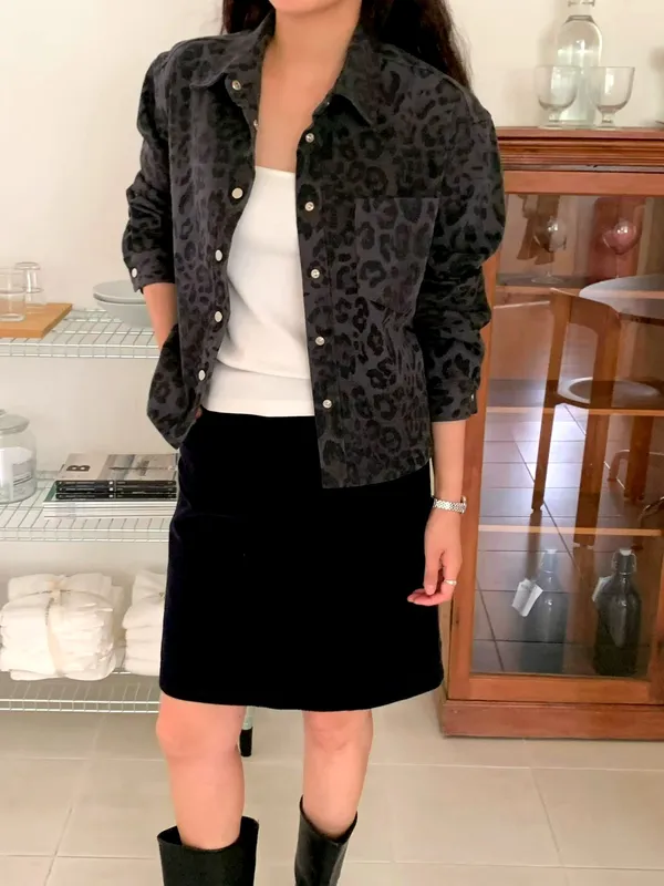 時尚豹紋女裝外套大衣，優雅與個性的完美結合