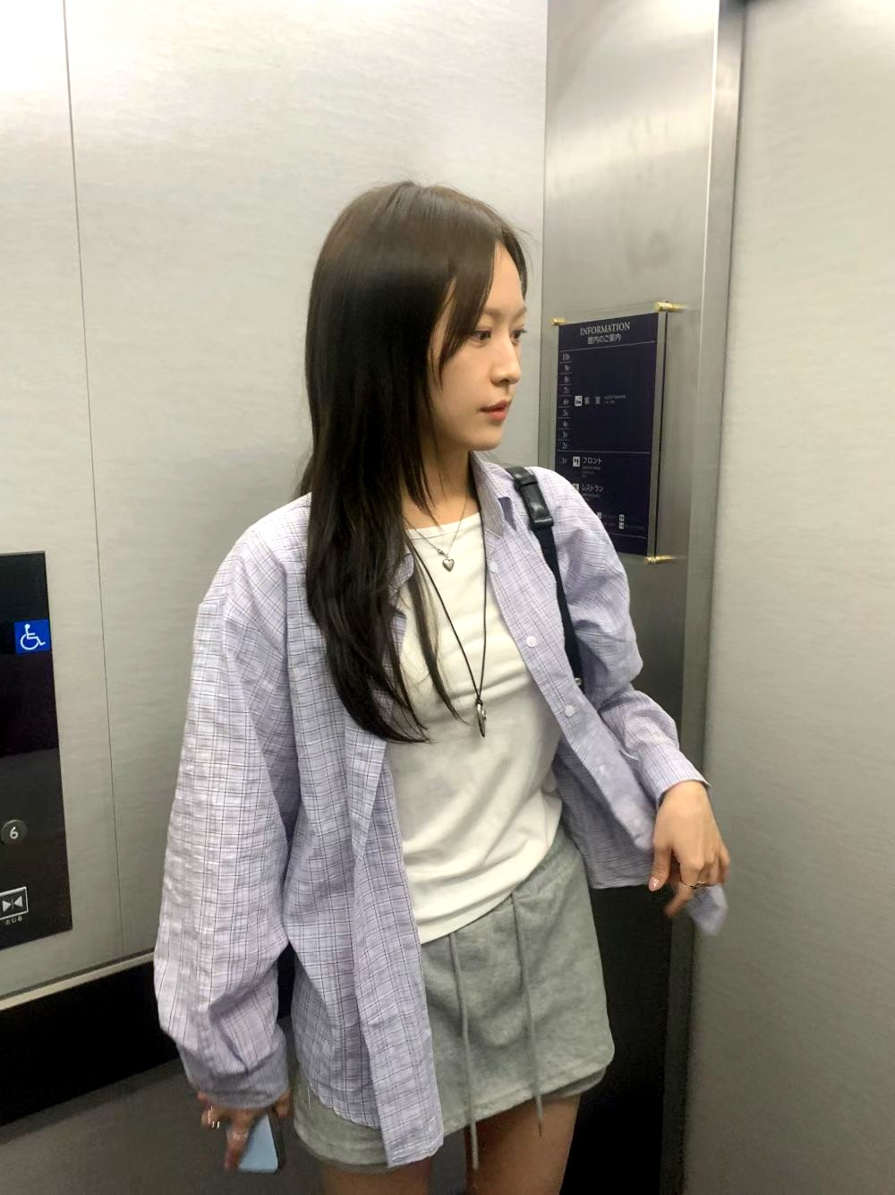 트렌디한 루즈핏 여성 탑 - 캐주얼 룩에 쉽게 매치, 신상품 출시