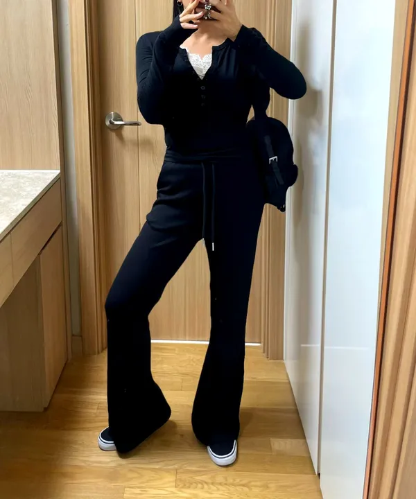 Stylish and Versatile Women's Top, Elegant and Comfortable