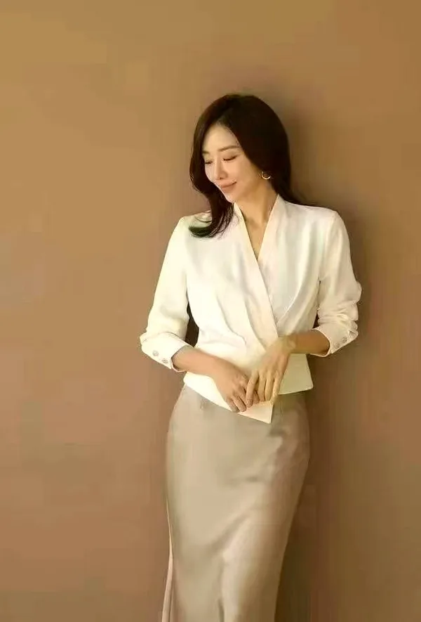 优雅气质女装上衣，简约设计，适合多种场合 新款上市