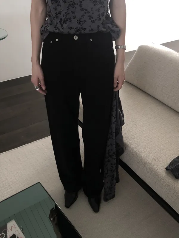 Stylish and Minimalist Black Loose-Fit Pants for Ultimate Comfort