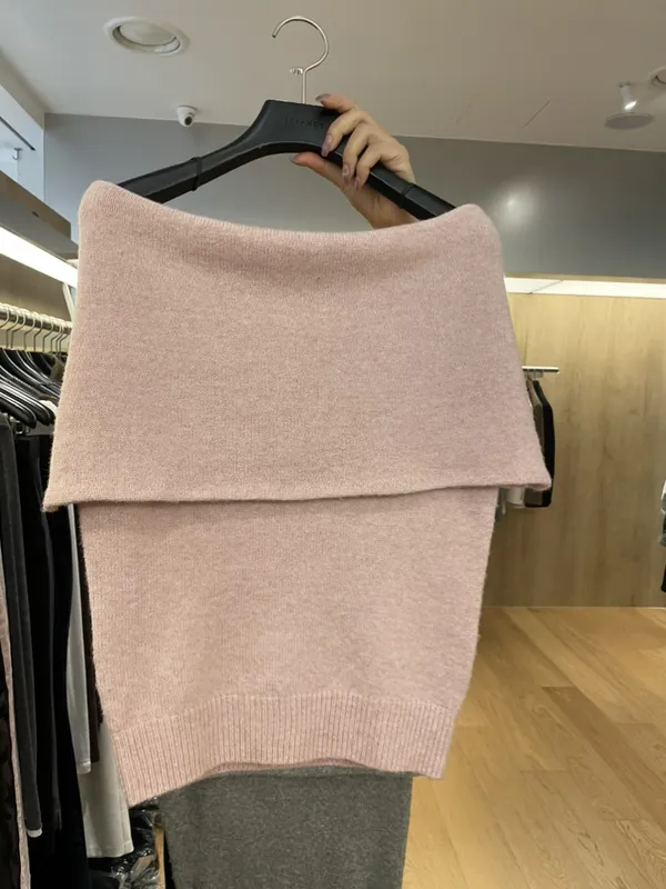 暖かく柔らかいピンクのニットカーディガン、ファッショナブルで万能
