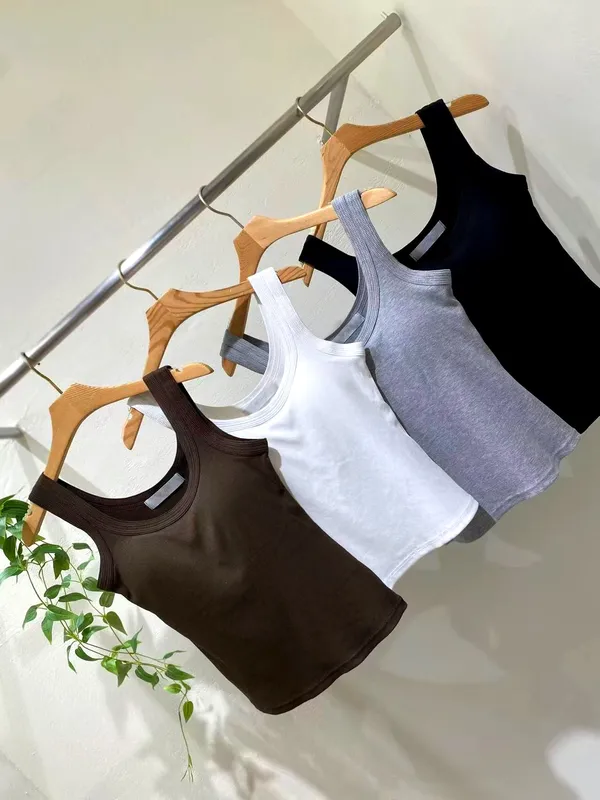 เสื้อกล้ามผู้หญิงที่สวมใส่สบายและหลากหลาย เหมาะสำหรับการแต่งตัวในฤดูใบไม้ผลิและฤดูร้อน