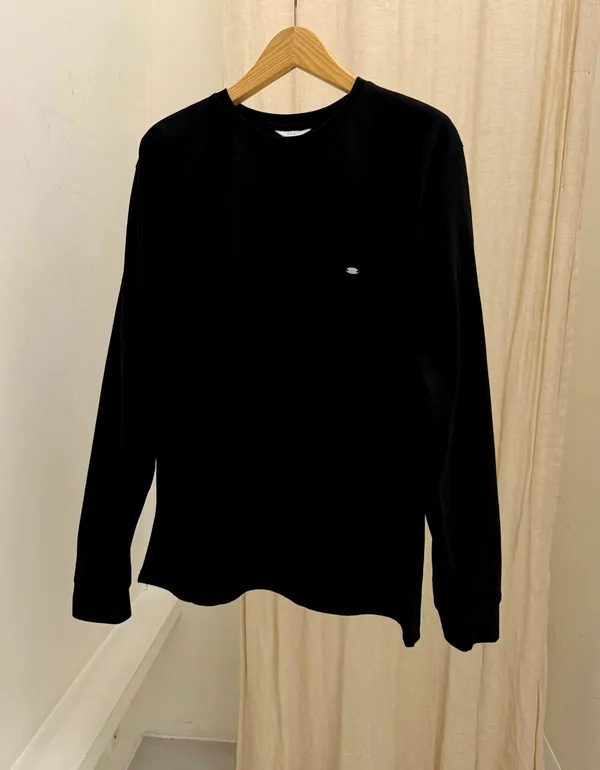Classic Black Long Sleeve T-Shirt, Comfortable and Versatile