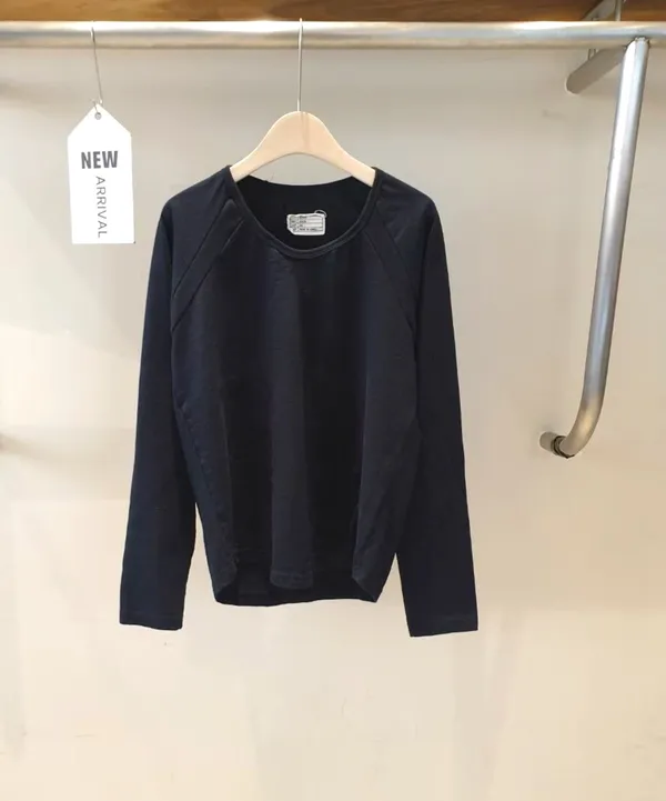 Stylish and Minimalist Women's Sweater, Comfortable and Versatile