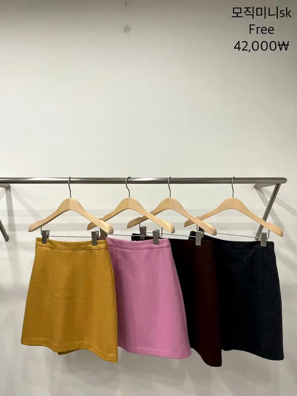 Fashionable Versatile Mini Skirt to Showcase Your Elegant Charm