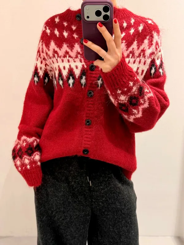 Cozy and Stylish Red Cardigan, Perfect for Any Outfit