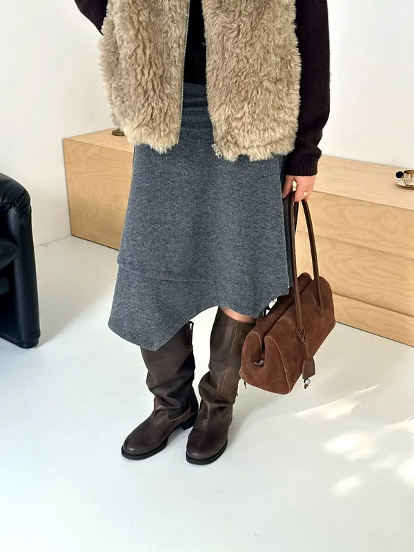 Elegant Women's Dress Skirt, Effortlessly Paired with Autumn and Winter Outerwear