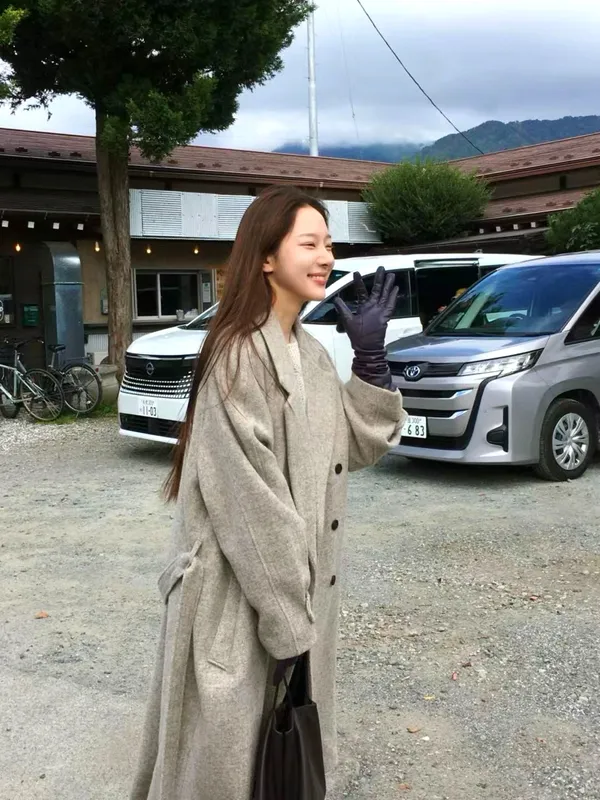 Elegant Long Coat for a Chic Look, Warm and Comfortable for Fall and Winter