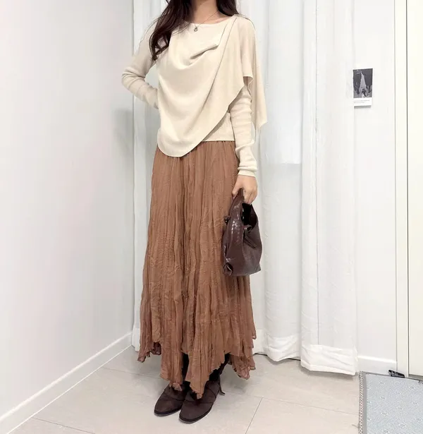 Elegant and Minimalist Women's Top, Comfortable and Breathable for Various Occasions