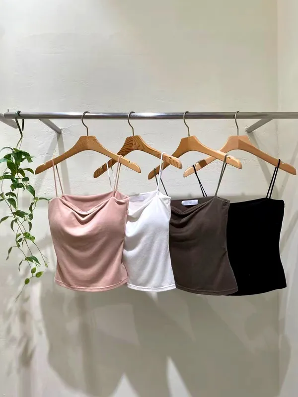 เสื้อกล้ามผู้หญิงสไตล์มินิมอล สวมใส่สบาย ระบายอากาศได้ดี เป็นไอเท็มที่ต้องมี