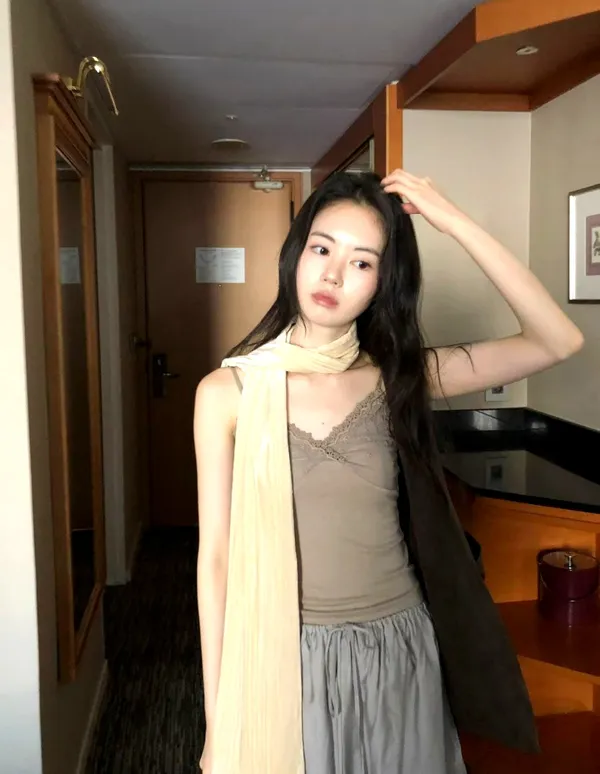 优雅蕾丝吊带背心，展现女性魅力
