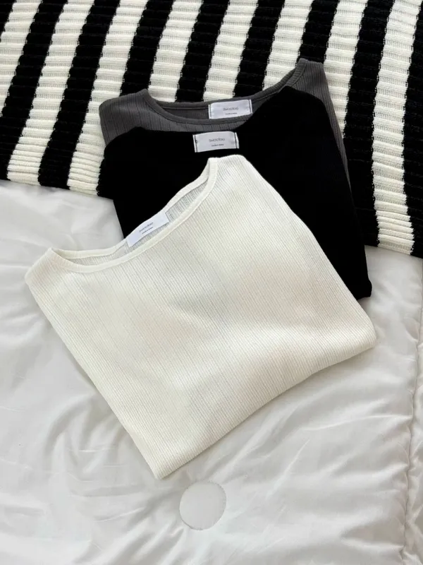 Stylish and Versatile Women's Top - Comfortable and Breathable