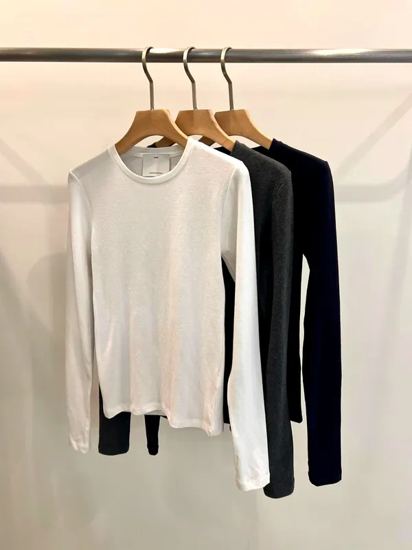 เสื้อยืดแขนยาวผู้หญิงสไตล์มินิมอล สวมใส่สบายและทันสมัย