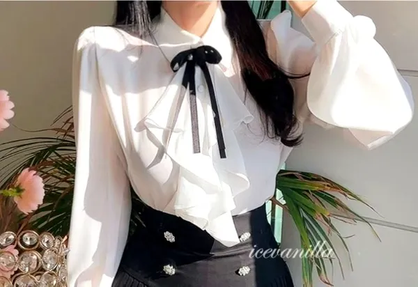 Elegant Lace Collar Women's Top, Lightweight and Breathable, Perfect Match