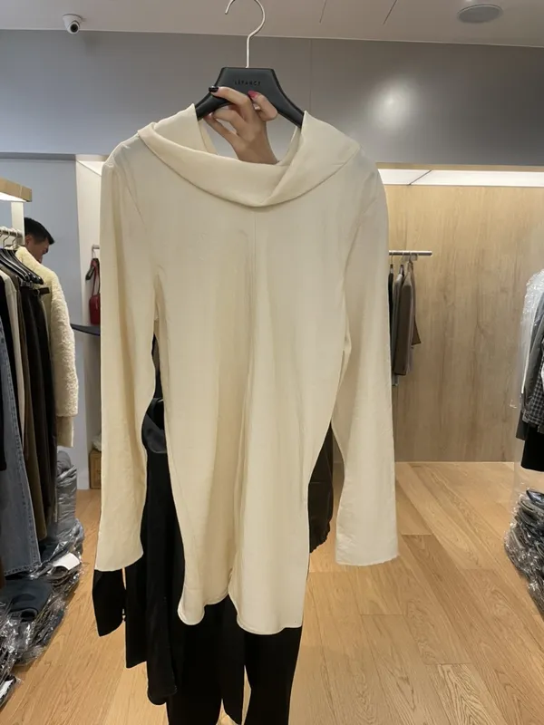 シンプルなルーズフィット長袖Tシャツ - 快適で多用途