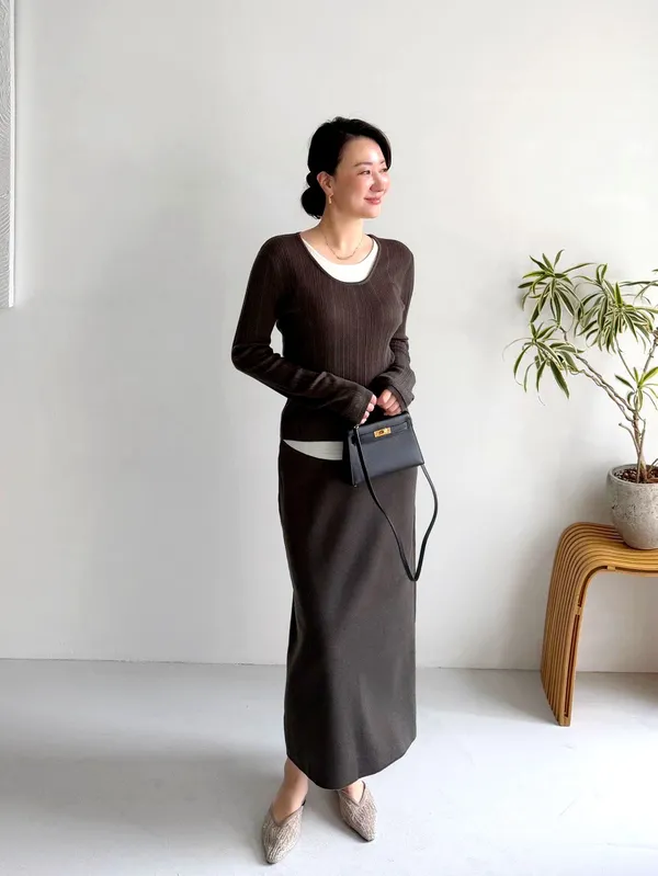 Stylish and Minimalist Women's Midi Skirt - Comfortable and Versatile