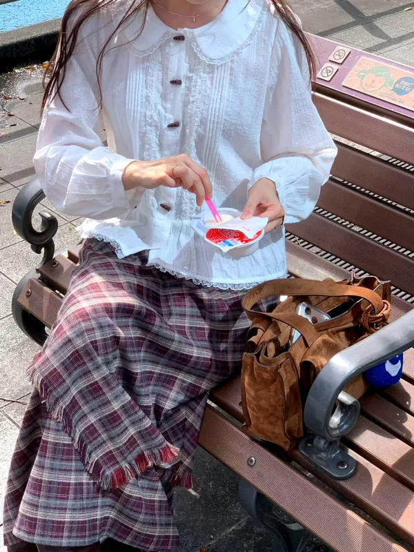 เสื้อเชิ้ตผู้หญิงแบบสง่างามและหลากหลาย ใช้ได้ในฤดูใบไม้ผลิและฤดูร้อน