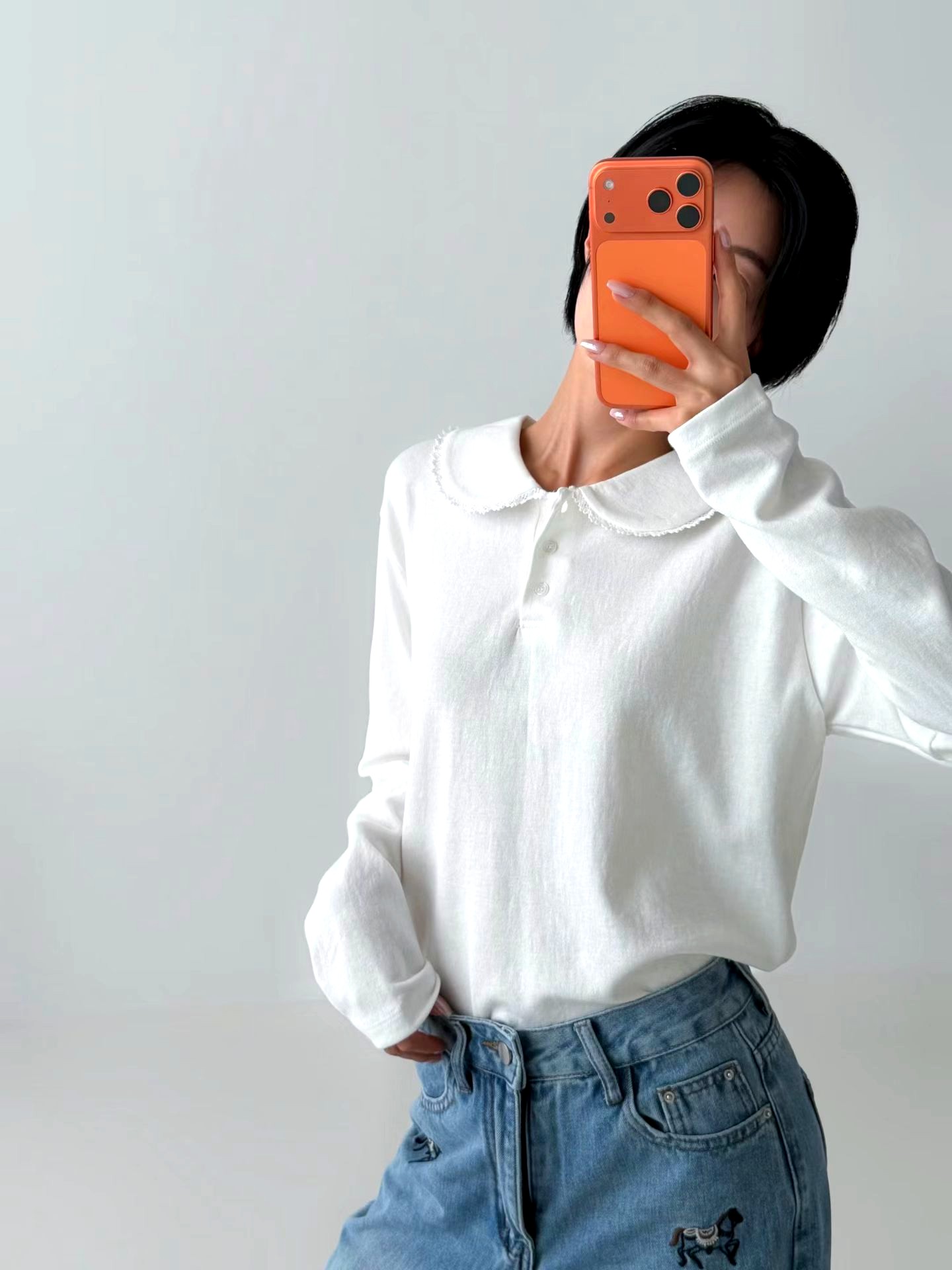 심플한 스타일의 화이트 셔츠 - 우아한 매력을 드러내다