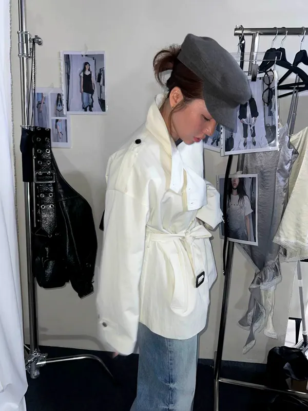 Stylish Women's Jacket - Versatile and Minimalist Design