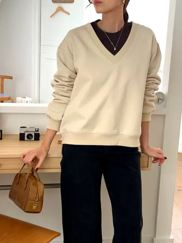 Minimalist V-Neck Women's Top, Comfortable and Versatile