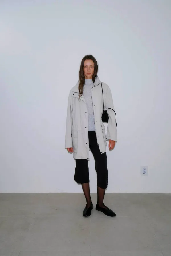 Stylish and Minimalist Women's Jacket, Lightweight and Comfortable, Perfect for Pairing