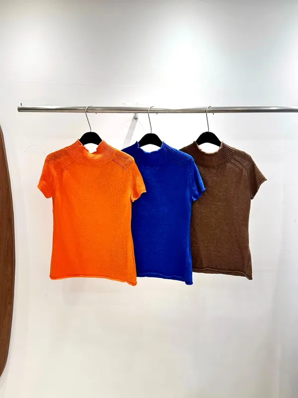 Stylish and Minimalist Women's Top - Comfortable and Breathable for Summer Wear