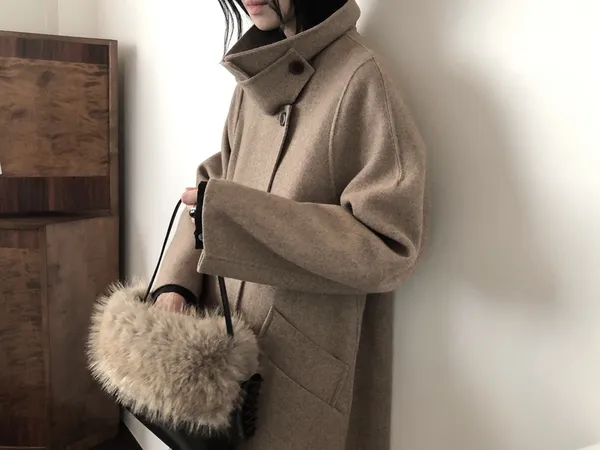 Elegant and Minimalist Wool Coat, Warm and Fashionable