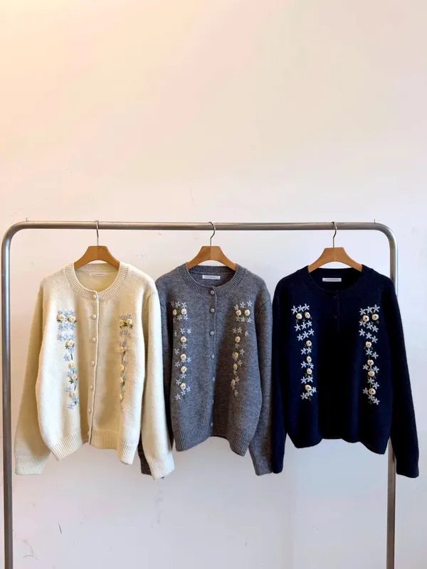 Elegant Embroidered Sweater - Warm and Stylish