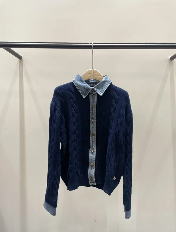 Stylish Knitted Sweater with Denim Shirt Collar