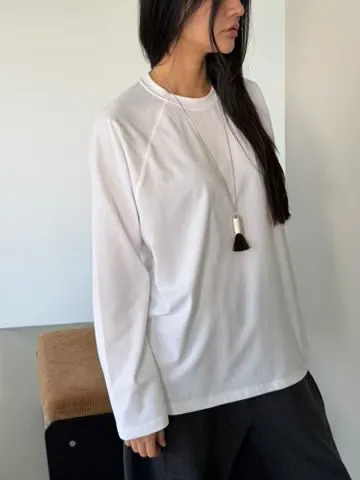 Minimalist Comfortable Long Sleeve T-Shirt, A Wardrobe Essential