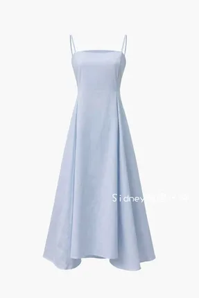 Gaun Spaghetti Strap Biru Segar - Elegan dan Bergaya